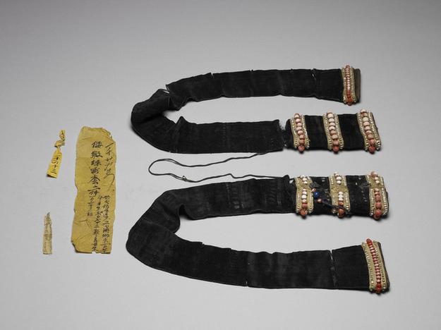 嵌珊瑚珠石黑绒发辫套