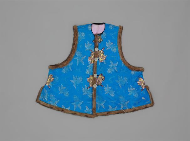 月白色金鱼纹织金绸镶貂皮边对襟夹坎肩