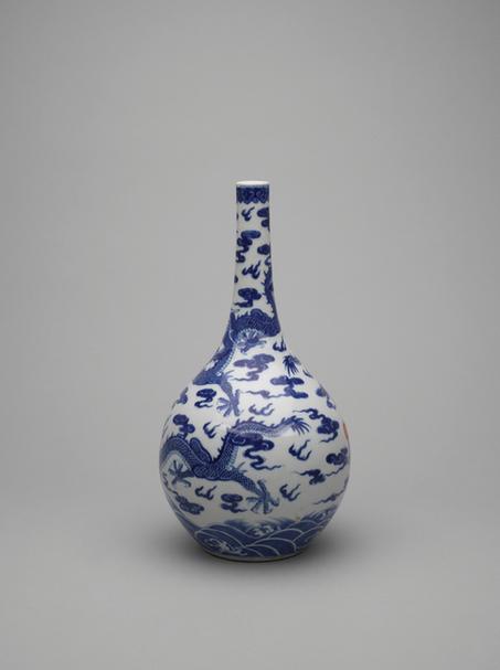 青花云龙纹胆式瓶