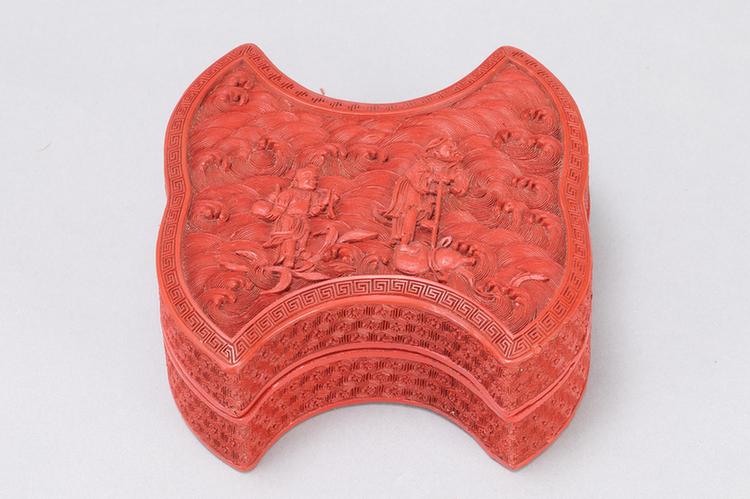 剔红海水人物图银锭式盒