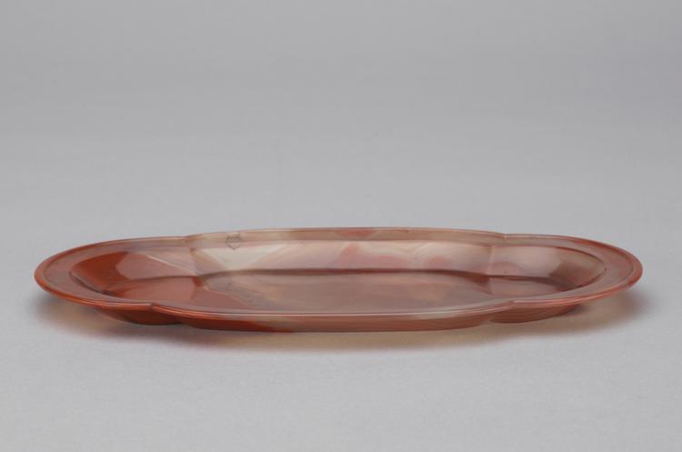 乾隆款花玛瑙海棠式盘