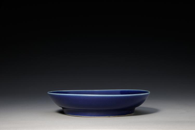 宣德款祭蓝釉盘