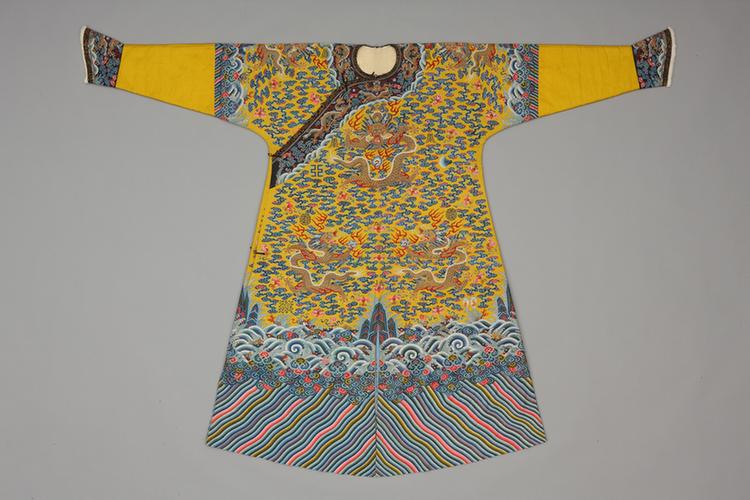 明黄色缂丝彩云蝠金龙纹上珍珠毛下棉男龙袍