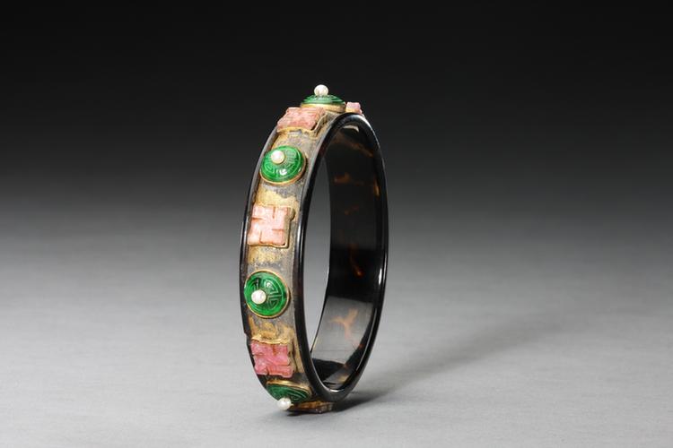 玳瑁镶金嵌珠宝镯