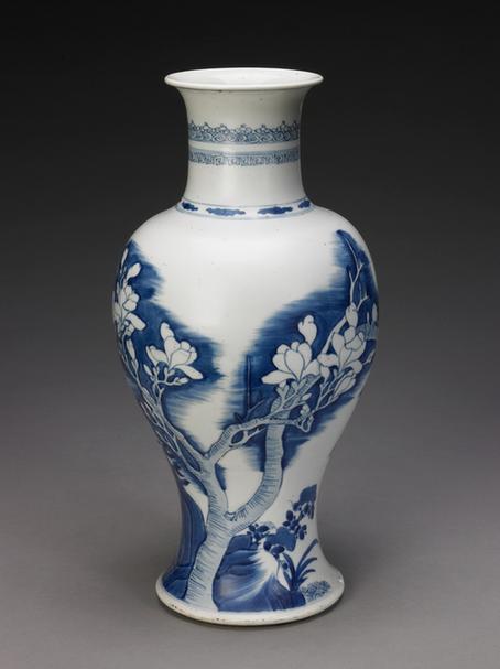 青花月影玉兰图观音瓶