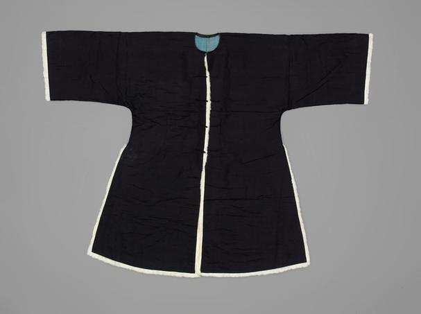 青色团龙暗花绸银鼠皮边常服褂