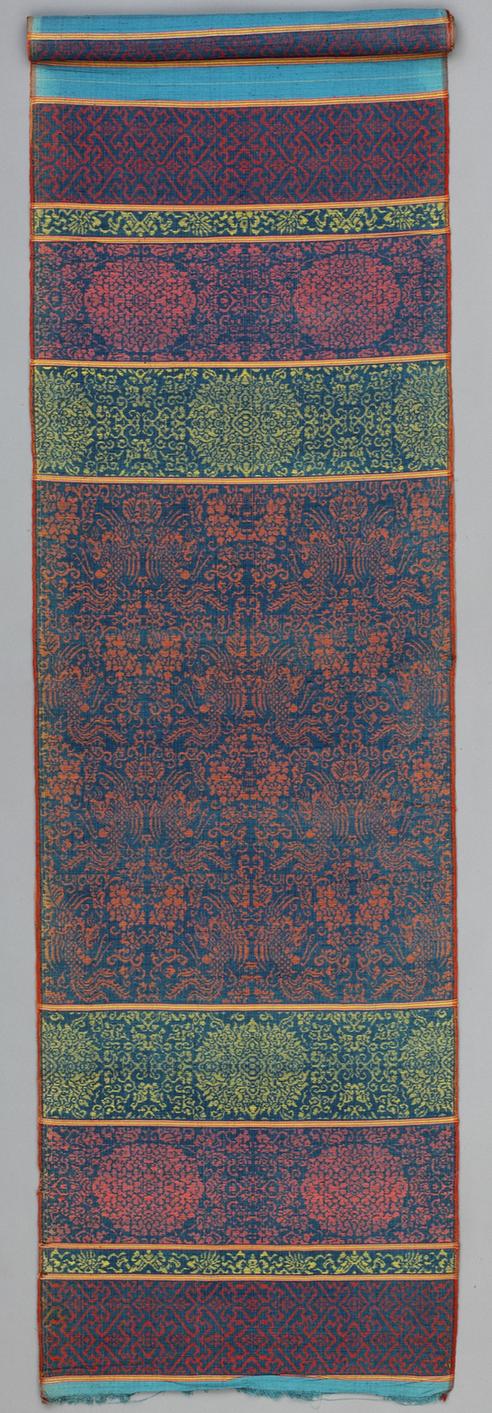 月白色地凤吹牡丹纹线锦垫料