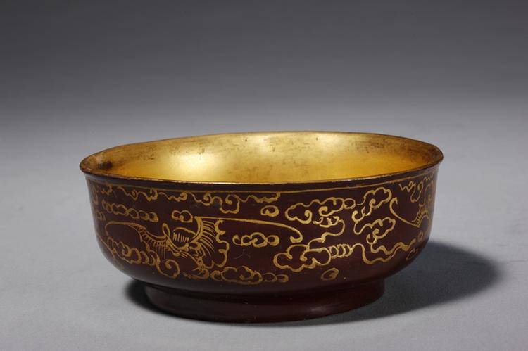 紫漆描金云蝠纹墩式碗