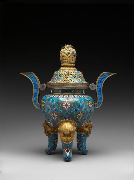 掐丝珐琅缠枝莲纹双耳三足盖炉