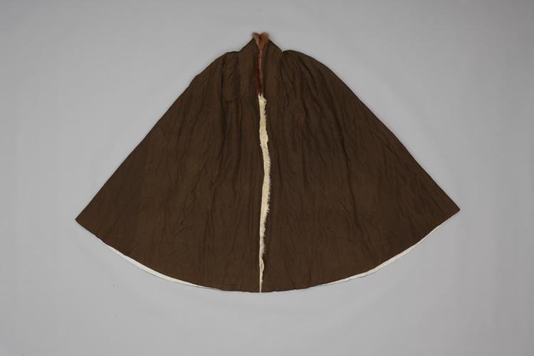 古铜色暗花绸羊皮斗蓬