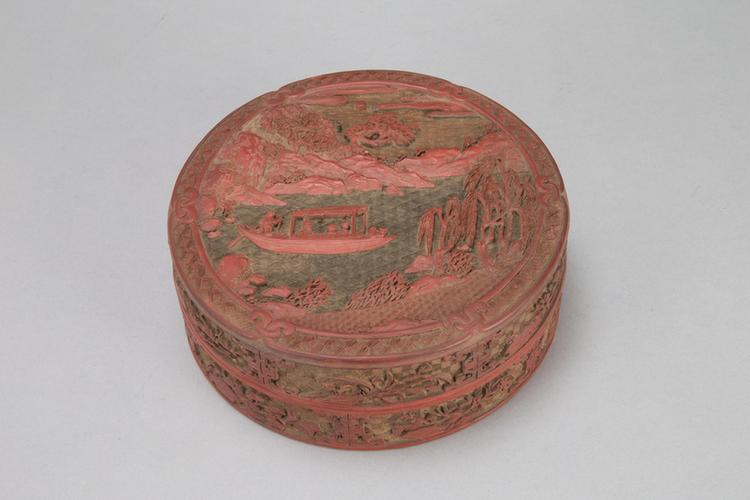 乾隆款剔红山水人物泛舟图扁圆盒