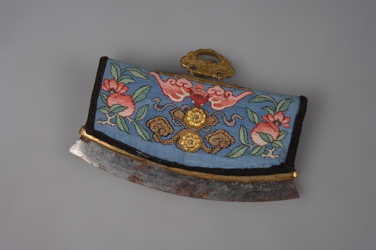 月白色缂丝福寿如意纹荷包式火燫