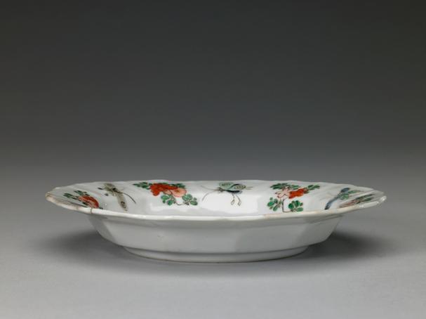 五彩团凤纹花口盘