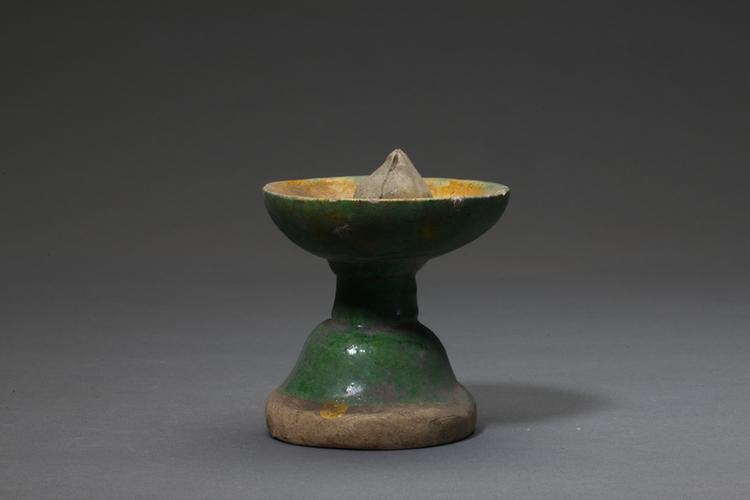 陶黄绿釉高足盘