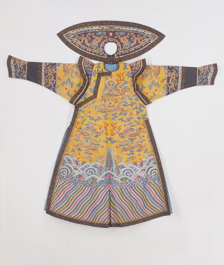 明黄色缂丝彩云蝠金龙纹女夹朝袍