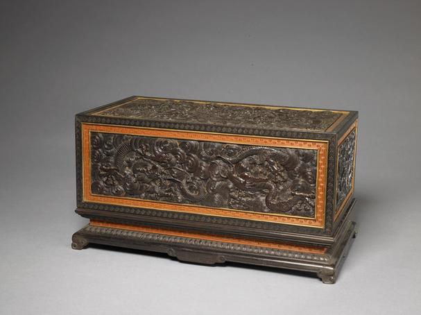 紫檀雕云龙纹长方盒