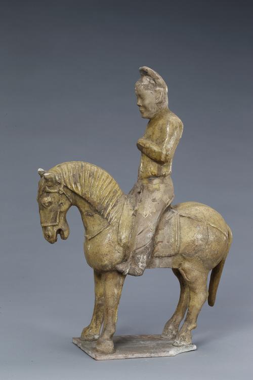 陶黄釉骑马男俑