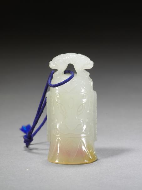 白玉兽面纹钟式坠