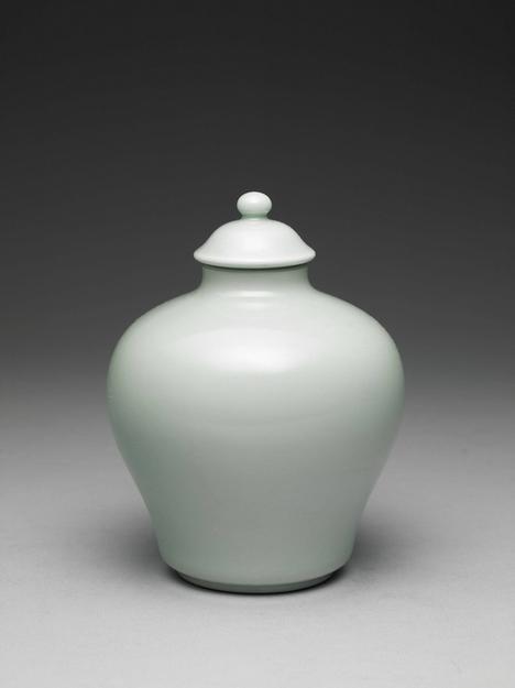 「大清雍正年制」款 盖罐