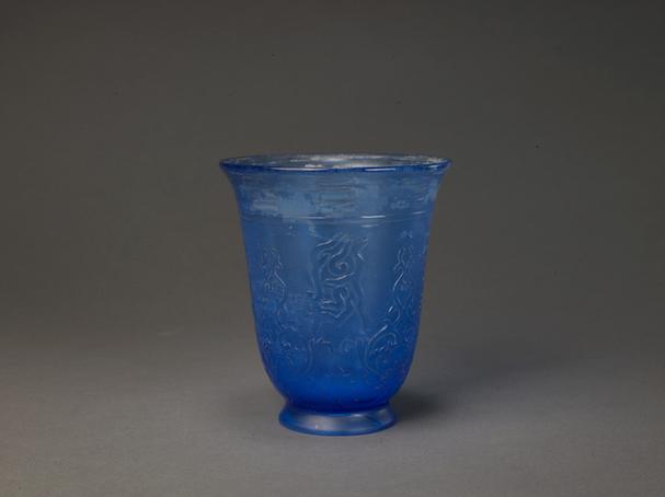 天蓝色玻璃八卦葫芦纹杯