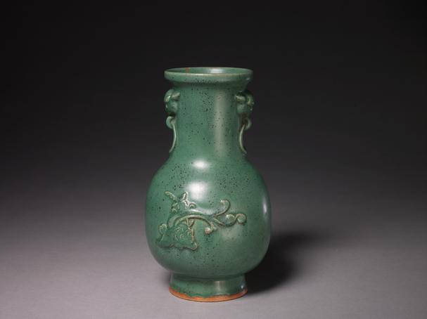 石湾窑绿釉凸花兽耳暗环瓶