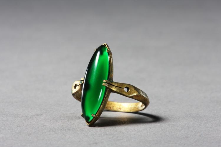 铜镀金镶假翠戒指