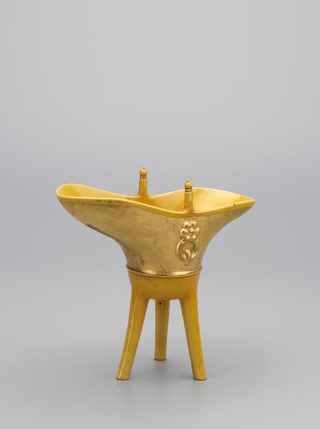 乾隆款黄釉涂金爵