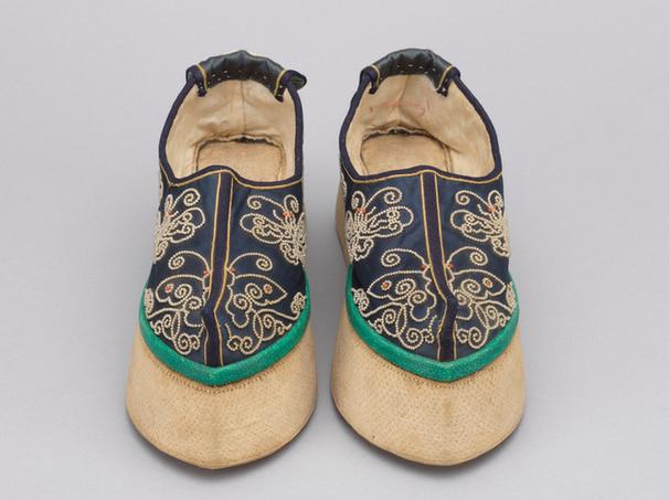 石青色缎串米珠尖底鞋