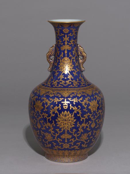 祭蓝地描金缠枝莲纹螭耳瓶
