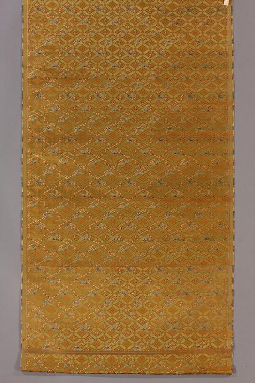 茶色地斜方格仙鹤纹织金锦