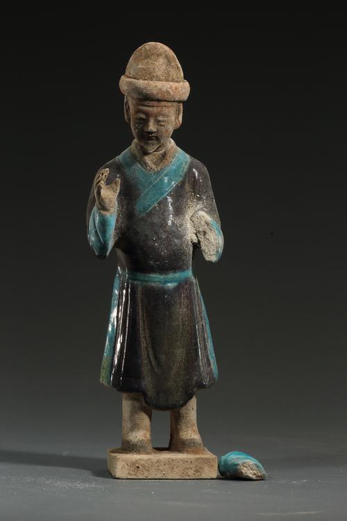 陶紫绿釉男立俑