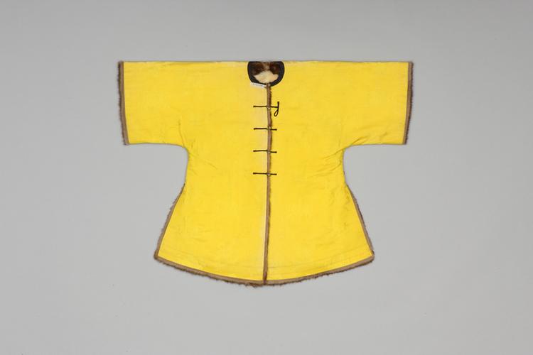 明黄色江山万代纹暗花江绸貂皮端罩