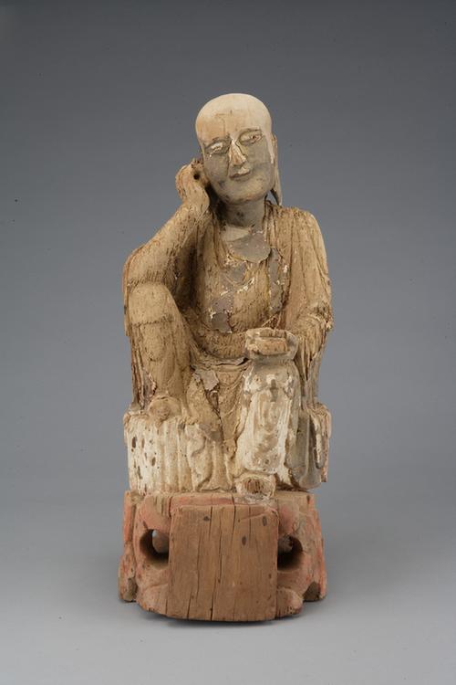 木雕抚耳持经书罗汉坐像