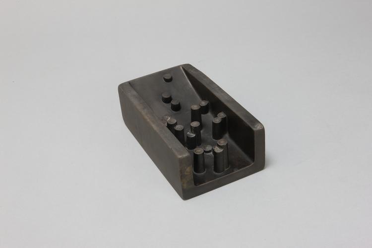 端石十七柱抄手砚