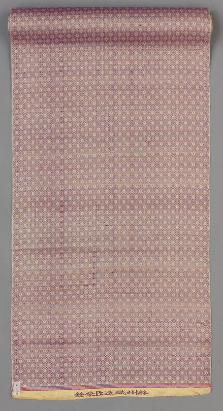 藕荷色地银锭万字纹匣锦