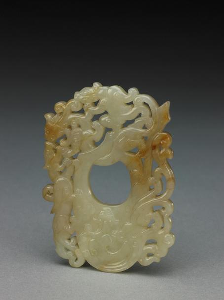 白玉透雕螭虎纹鸡心佩