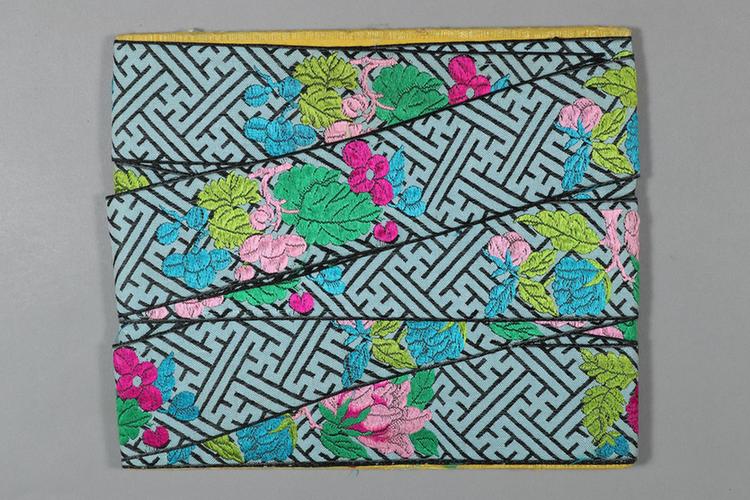 银灰色缎地万字时花海棠牡丹纹绦