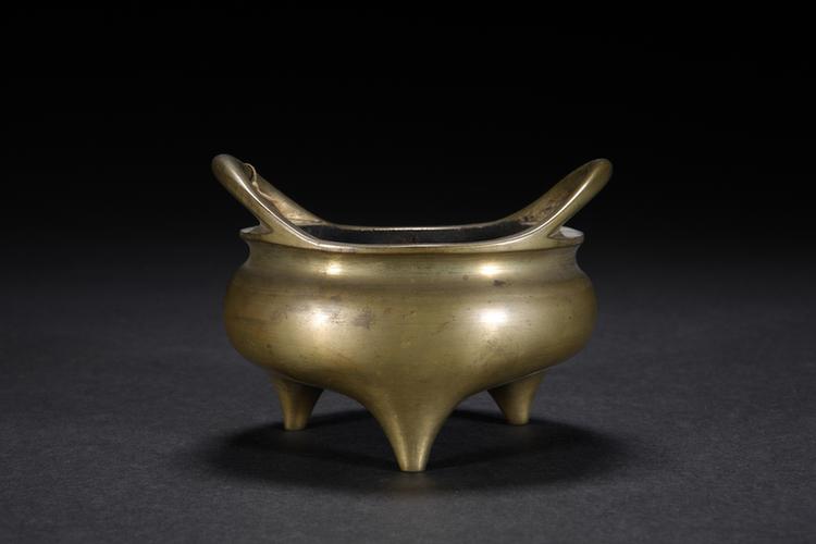 宣德款铜凤眼耳乳足炉