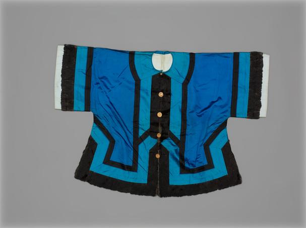 月白色素缎镶貂皮边对襟夹马褂