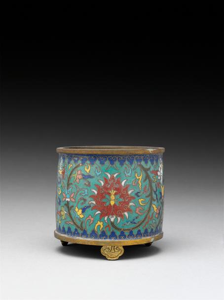 乾隆款掐丝珐琅凤尾莲云足炉