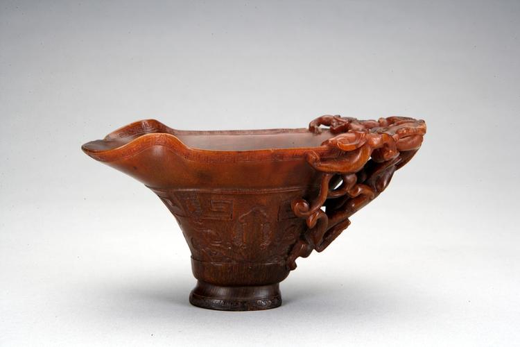 犀角雕蟠螭饕餮纹杯