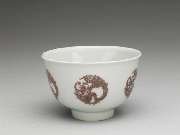 康熙 白地描红团龙纹盅-1
