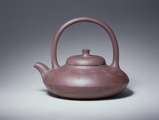 彭年款宜兴窑紫砂刻梅纹提梁壶