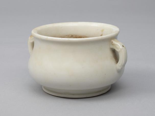 德化窑宣德款白釉炉