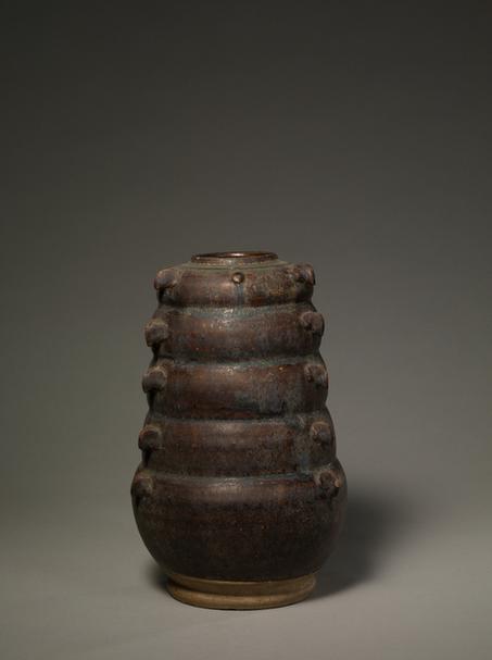 邛窑塔式出戟瓶