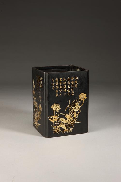 乌铜錾四季花卉纹方笔筒