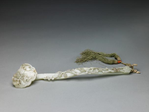 青玉浮雕双蝠梅花如意