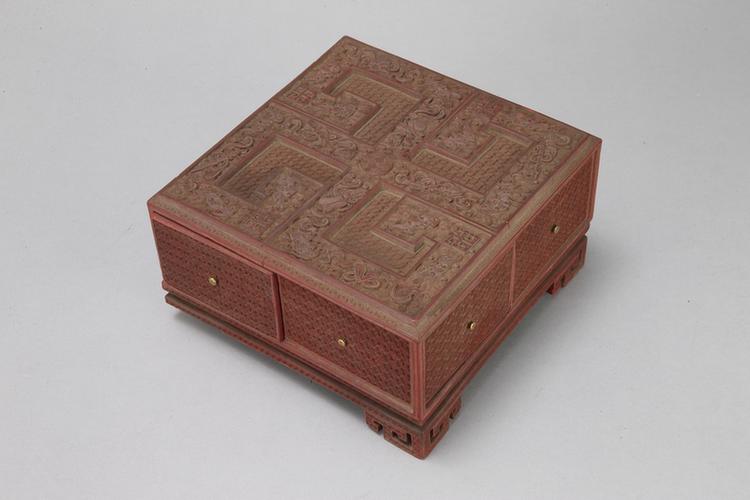 剔红锦地花果暗八仙纹方匣