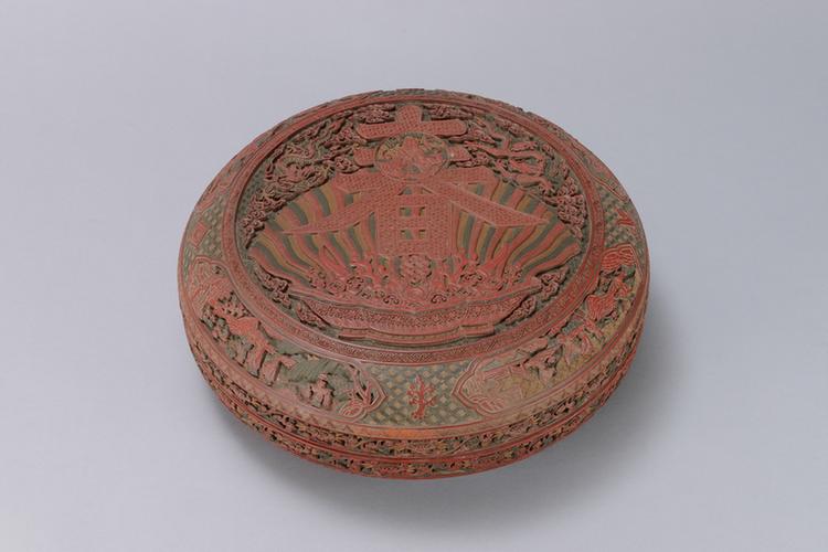 乾隆款剔红寿春图开光山水人物图圆盒