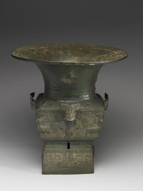 牺首兽面纹圆口方尊